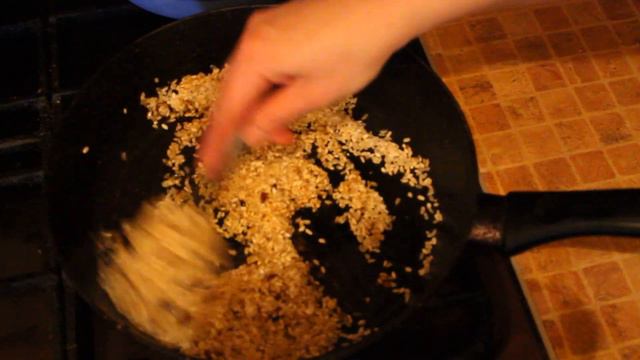 Интерсный способ приготовеня риса на сковороде. смотреть онлайн