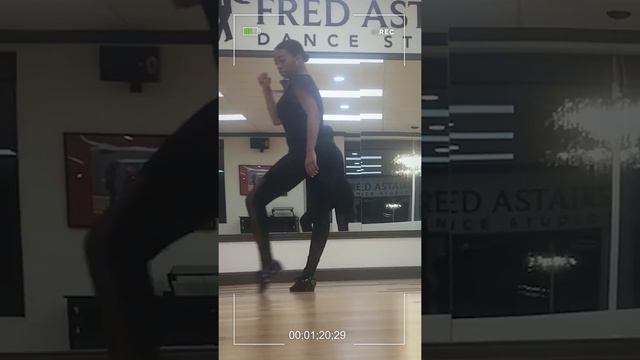 Dance Tip #12 - Practice Shoes vs. Latin Shoes смотреть онлайн