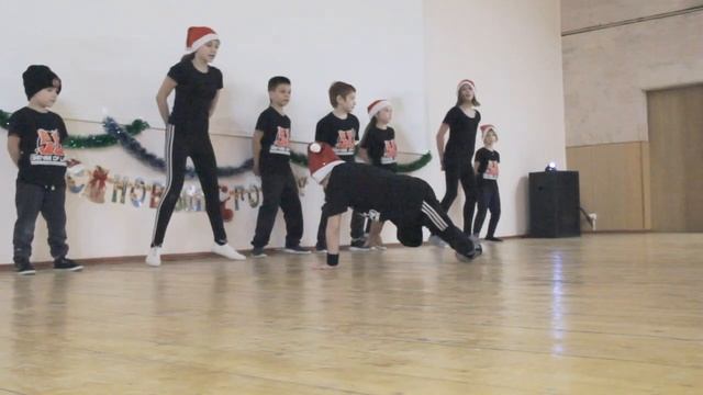 2018.12.26. Выступление в Школе №129 (Новички). Студия брейк-данса Sense of life смотреть онлайн