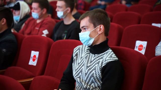 На Прикумье традиционно два раза в год будущих защитников Родины торжественно провожают в армию. смотреть онлайн