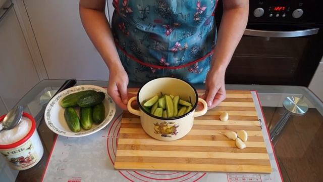 Малосольные огурцы с чесноком и с зеленью за 2 часа.Проще не бывает. смотреть онлайн