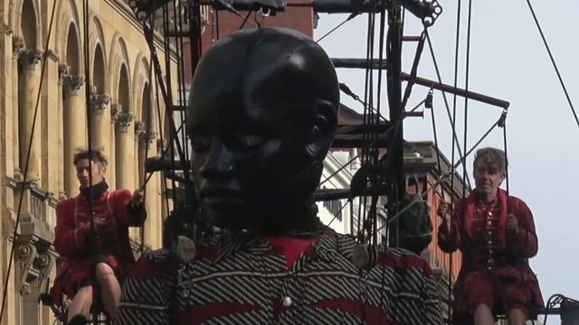 The Giants passing through Castle Street - The Giants of Royal de Luxe Liverpool 2018 смотреть онлайн