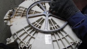 Как открутить болт на шкиве барабана стиральной машины