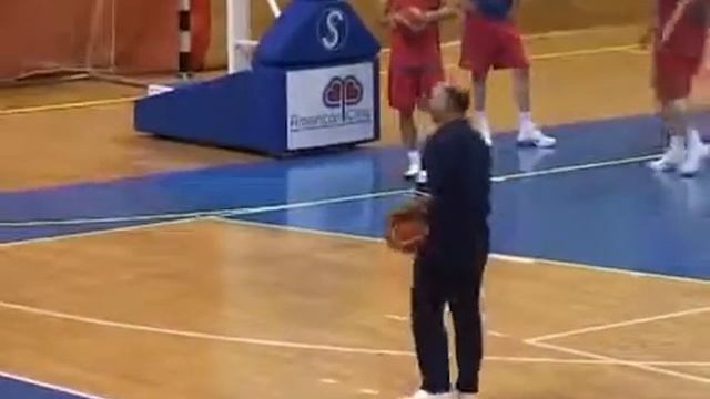 Эмануэле Молин. Тренировка центрового в баскетболе смотреть онлайн