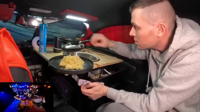 Sam Hyde & Nick Rochefort React To Guy Who Lives In The Backseat Of His Car смотреть онлайн