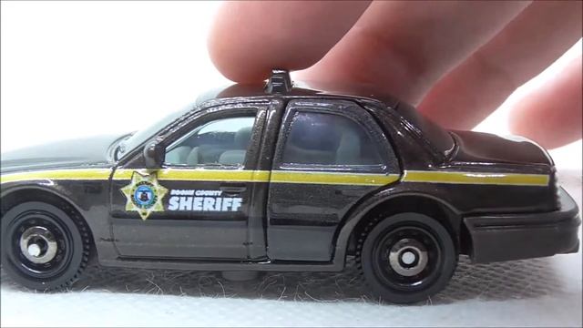 Matchbox Moving Parts 2006 Ford Crown Victoria Police unboxing and review смотреть онлайн