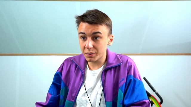 БОГАТЫЕ ШКОЛЬНИКИ ИСПОРТИЛИ ВЫСТУПЛЕНИЕ ЧЕРЛИДЕРШ!!! смотреть онлайн