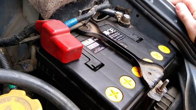 Как проверить аккумулятор мультиметром/How to check the battery with a multimeter смотреть онлайн