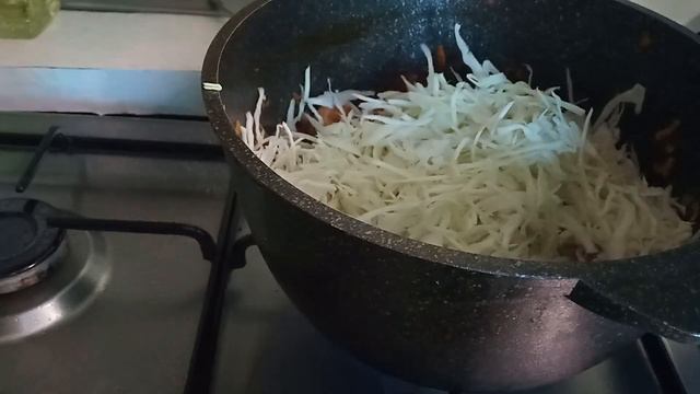 Бомбезная тушёная капуста с мясом !!! смотреть онлайн