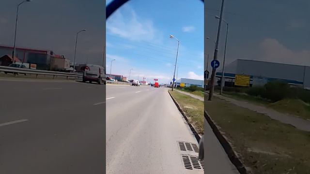 По бул Владимир Вазов трябва да се направи и тук Велоалея че е Много Опасно смотреть онлайн