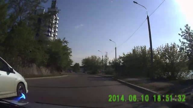 у меня что, помеха справа? :) смотреть онлайн