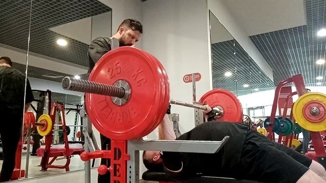 Жим штанги лёжа с 3-мя паузами вниз 120 на 2 смотреть онлайн