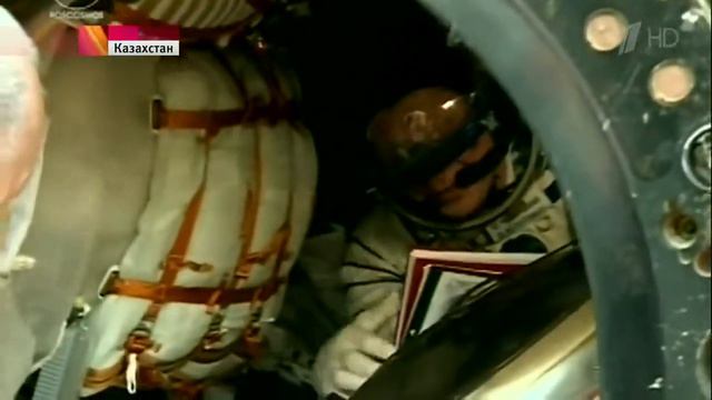 Олег Новицкий и Тома Песке вернулись на Землю после 200 суток на орбите смотреть онлайн