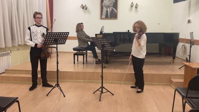 А. Шнитке "Менуэт" (Сюита в старинном стиле) смотреть онлайн