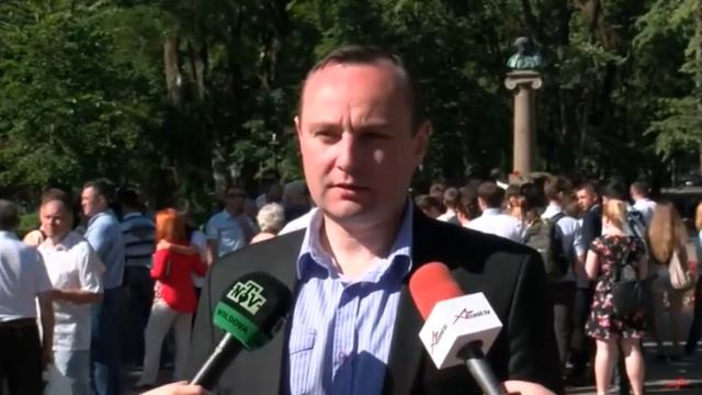 Молдова отмечает день рождения Пушкина - Президент и социалисты возложили цветы к бюсту смотреть онлайн