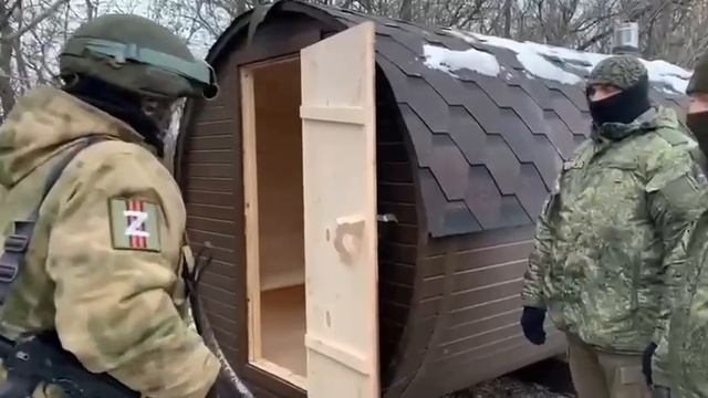 Бойцам из Владимирской области на передовую в качестве гуманитарной помощи привезли настоящую баню смотреть онлайн