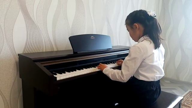 И.Кригер "Менуэт". Нышанбек Нурайым, 7 лет смотреть онлайн