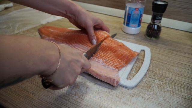 Как Солить Красную Рыбу ,Быстро и Вкусно / Как Вкусно Засолить Красную Рыбу дома /Солим Форель смотреть онлайн