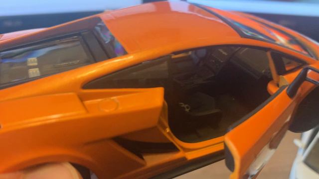 Обзор моделей Lamborghini Gallardo в масштабе 1/24 от Bburago и Welly смотреть онлайн