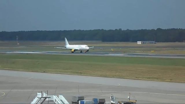 Planespotting at Berlin Tegel (TXL/EDDT) incl. Air Lituanica First Landing 05.08.2013 смотреть онлайн