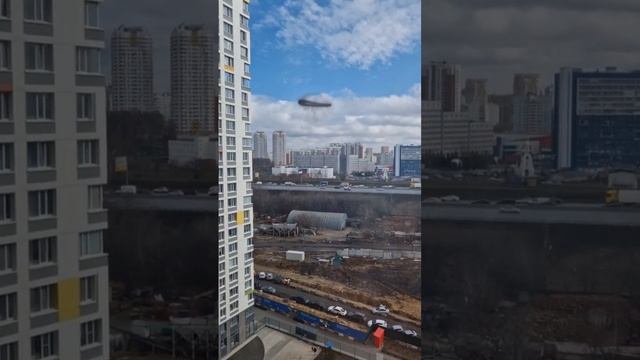 A black ring hung in the sky over #Moscow???ufo? or insects в небе над москвой зависло смотреть онлайн