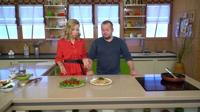 Рецепт: Теплый салат с куриной печенью. Открытая кухня 30/12/2021 смотреть онлайн
