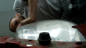 вклейка стекла фары! клей abro №3