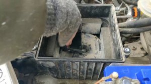Лечим Шеврале Ниву от удушья.Снимаем _КОПЬЁ_из воздухозаборника ШевиНивы..mp4