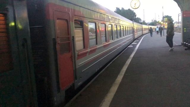 витебский вокзал. прибытие поезда. 