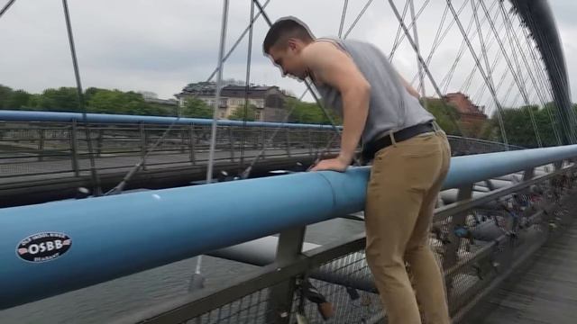 фанат Мартыненко и Саши Шапика допрыгался.украина поражает.октябрь 2016 смотреть онлайн