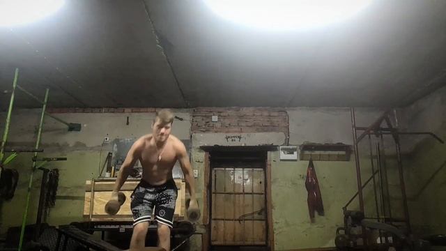 Упражнение "МОЛОТКИ" с гантелями смотреть онлайн