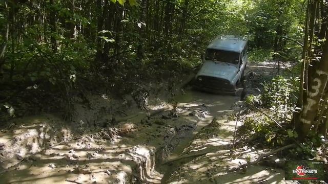 Jeep Grand Cherokee 5.8 чудит в хорошей грязи в окружении других джипов| maximum off-road смотреть онлайн