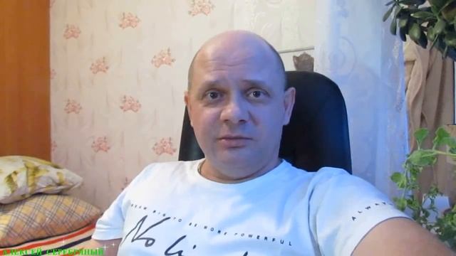 СМЕШНОЙ АНЕКДОТ ПРО СТРАННУЮ ЖЕНЩИНУ. ПРИКОЛЬНЫЙ АНЕКДОТ. смотреть онлайн