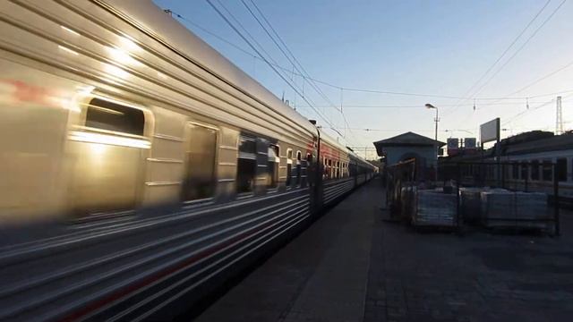 Электровоз ЧС7-272 с поездом№140М Брянск-Санкт Петербург станция Нара 27.06.2017 смотреть онлайн
