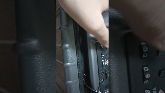Как открыть замок и поменять код в чемодане tsa007 смотреть онлайн