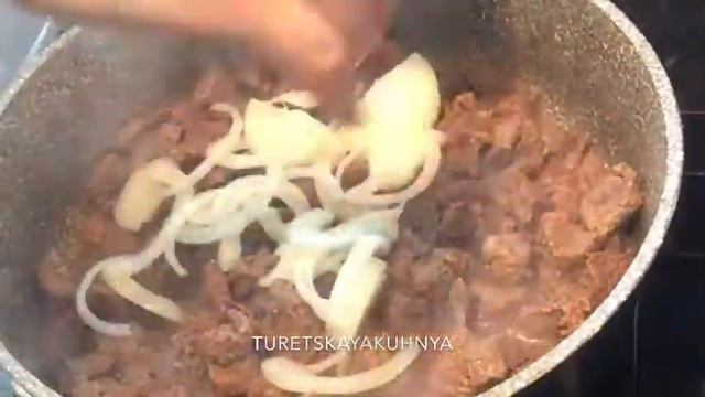 Жареное мясо с овощами. Сач тава. Турецкая кухня.