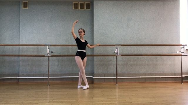 Battement tendu У станка смотреть онлайн