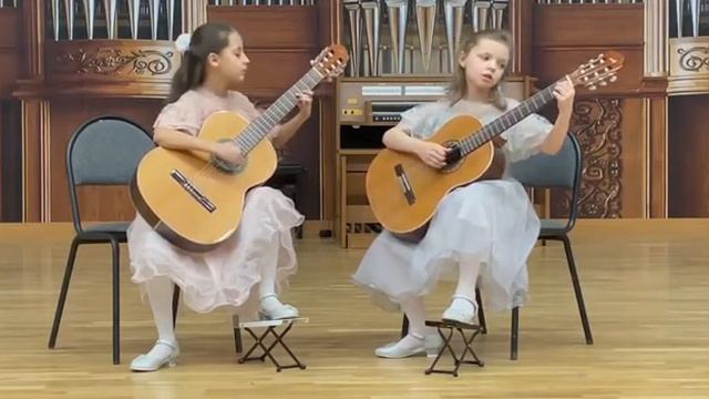 Бородина Мария(8 лет), Ярославцева Варвара(9лет).Ф.Карулли "Аллегретто",Н.Кост "Баркарола". смотреть онлайн