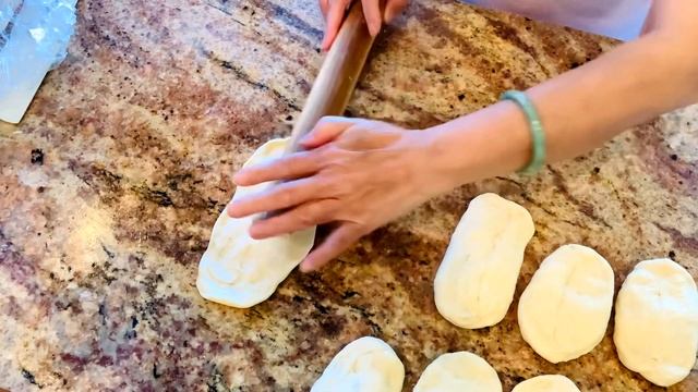 Sourdough Haiphong breadsticks-famous pate-stuffed mini bread смотреть онлайн
