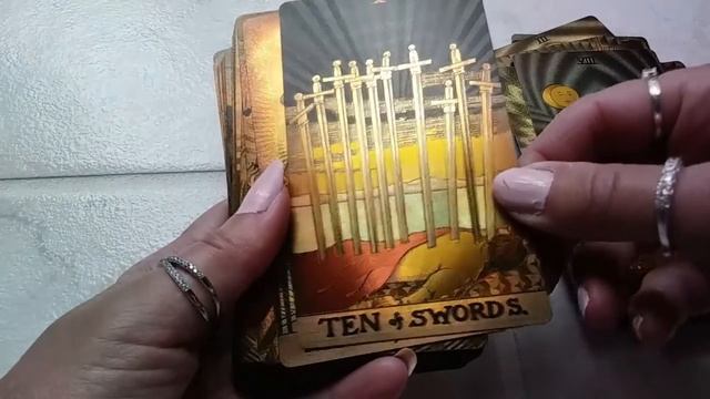 Traceyhd's Review of the Gold Foil Classic Rider Waite Tarot (PVC & Borderless) смотреть онлайн