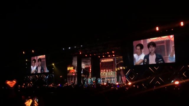 [FANCAM] [ZONE C2] Super Junior - React to VELF Project + Devil | Super Show 9: Road In Ho Chi Minh смотреть онлайн