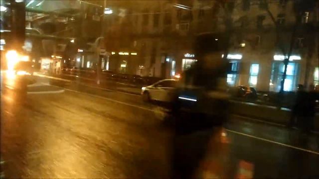 Горит машина на Ленинском проспекте, Москва 03.04.2017 23:45 смотреть онлайн