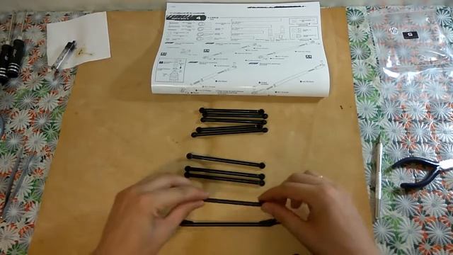 MST CFX CFX W чатина №3 зборка шасі, тяг та амортів