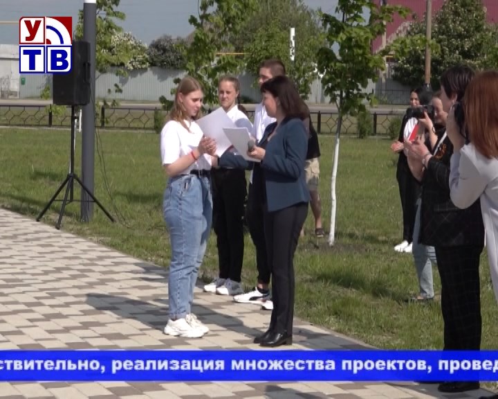 Ярко и торжественно