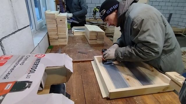 Улья Эппс 40 штук в Харьковскую область. Корективи в прилетной доске. смотреть онлайн
