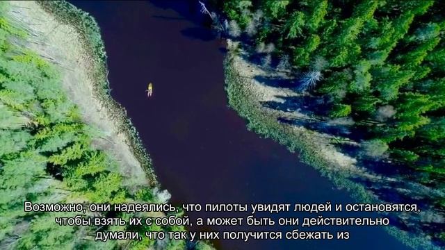 В аэропорту Кабула люди пытаются улететь, зацепившись за фюзеляж военного самолета США смотреть онлайн
