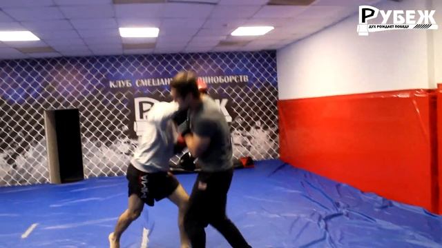 ТАЙСКИЙ БОКСЕР ПРОТИВ БОЙЦА ММА | ЗАРУБА смотреть онлайн