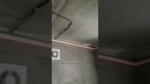 Как быстро и качественно крепить ( приклеить) багет для натяжного потолка к керамограниту? Часть 1