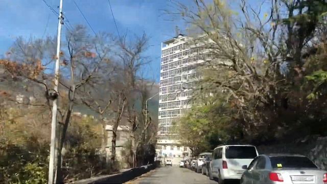 Ялта. По Свердлова, Фонтанной и Киевской, по Руданского улицами. Ноябрь 2022. Крым. Crimea. Yalta. смотреть онлайн