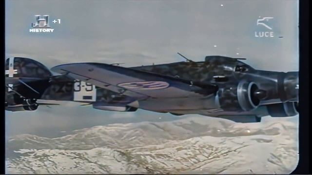 Savoia Marchetti SM79 in action - Regia Aeronautica - italian air force ww2 [AI, 50fps, Colourized] смотреть онлайн